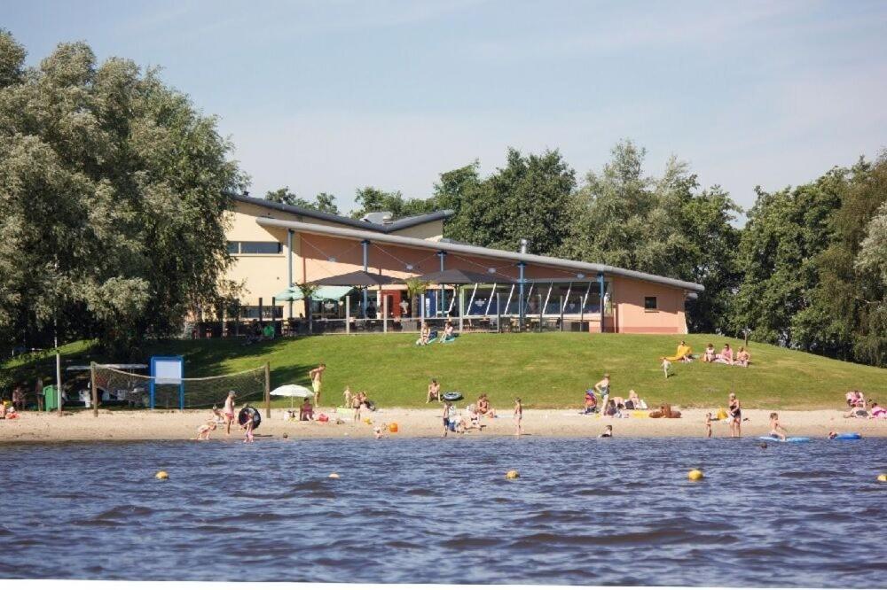 Ruime 5-Persoons Chalet Aan Het Bergumermeer Suameer 外观 照片
